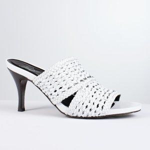 Donald Pliner Size 10.5 White Sandals